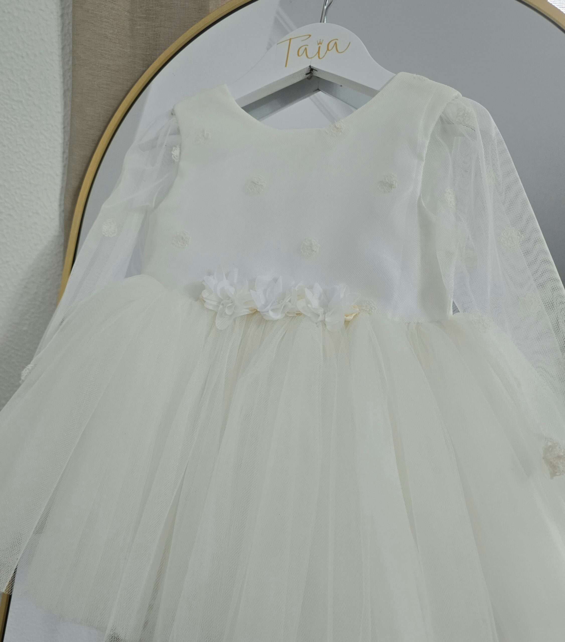 Vestido Bautizo en Tul Marfil con Capota de Encaje a Juego - Imagen 6
